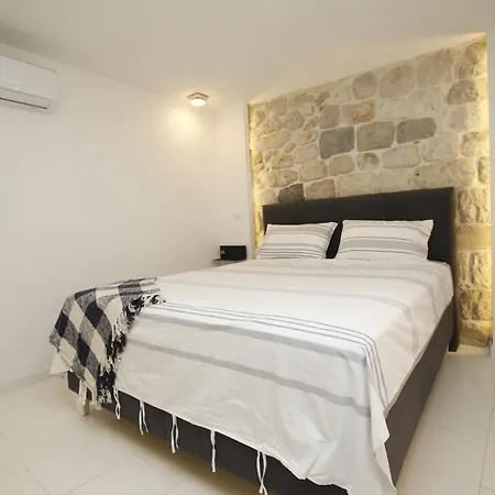 דירה Old Town Brigita מאקרסקה
